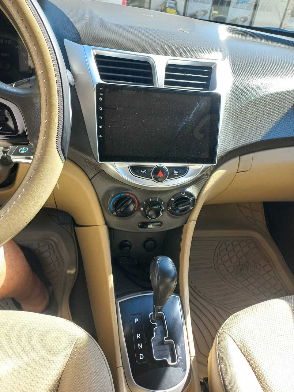اكسنت ١٥ خليجي محرك ١٦٠٠ فتحه + اشاير بالمري + كامره وشاشه + ويل كب كروم + كير ومحرك وتبريد خير من الله السياره تخم تاير وصدر جديد الأضرار بنيد وجاملغ ايمن دواخل وجاملغ أيسر بي صبغ والباب الخلفي الأيمن والايسر بي صبغ السعر ٧٣ ورقه الاتصال عالرقم ***********
