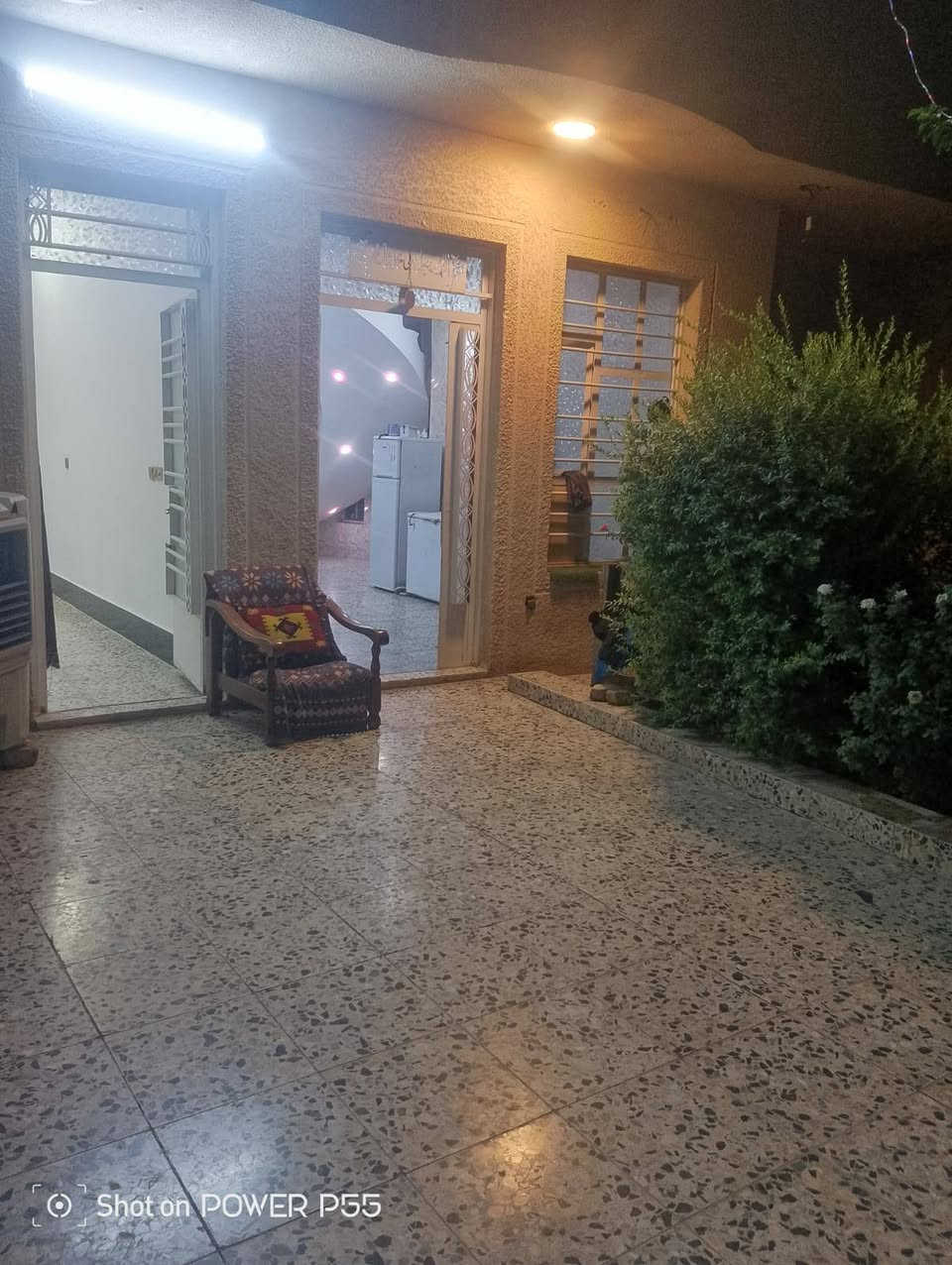 بيت للبيع  200 متر البناء غرفتين استقبال مطبخ صحيات دخليه  خارجيه بي كراج حوش جبير   البيت صب مسلح كاشي البيت كله كاشي  طابوك بناء جديد  البيت مطلوب اسكان 35 مليون السعر 90 بي مجال طابو صرف عنوان بغداد الشعله  بناء 2023 بناء حديث رقم القطعه 4253 ***********

نص مكتوب في الصور:
- Shot on POWER P55
