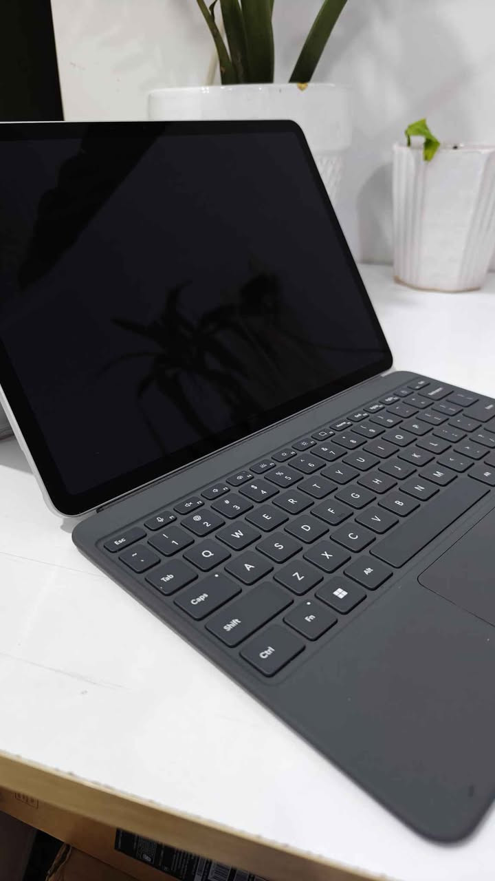 العرض الأقوى: Microsoft Surface Pro 12 (إصدار 2026 الجديد) 🚀

* أداء جبار: معالج Snapdragon® X Plus بـ 8 أنوية، صُمم خصيصاً للمهام الثقيلة والذكاء الاصطناعي بسرعات تصل لـ 3.4 جيجاهرتز.
* شاشة مذهلة: مقاس 12 بوصة PixelSense™ LCD بتردد 90 هرتز، توفر استجابة فائقة لللمس والقلم.
* بطارية عملاقة: انْسَ الشاحن طوال اليوم مع عمر بطارية يصل إلى 16 ساعة.
* خفة وجمال: هيكل ألمنيوم فاخر وتصميم نحيف جداً يزن حوالي 1 كجم فقط.

📋 المواصفات الفنية:

* الذاكرة: 16GB LPDDR5x (سريعة جداً).
* التخزين: 256GB SSD فائق السرعة.
* النظام: Windows 11 الأصلي مع ميزات Copilot+ الذكية.
* الكاميرا: كاميرا Studio الأمامية بدقة 1080p مع ميزات التأطير التلقائي.
* خاصية Face-ID لفتح القفل 

عدد الدورات البطارية 🔋  : 16
الحالة : مستخدم بدون بوكس
السعر :
 1- جهاز فقط 1،250،000
2- مع كيبورد (كوبي بلوتوث) 1،350،000
3- مع كيبورد الاصلي 1،500،000

✅ خدمة سريعة وضمان 30 يوم
📍 متوفر الآن للتوصيل الفوري لكل محافظات العراق.
للتواصل و الاستفسار : ***********

https://t.me/epic_store2 بغداد, العراق
