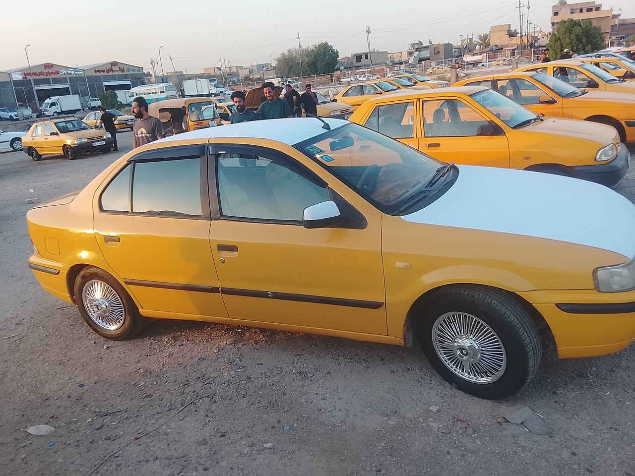 للبيع سمند موديل 12سنويه بسمي شرط التحويل 
مصفره هيئه غرامه صفر هزه جديده
كير محرك مكفول من التنقيص والتبخير 
صدر جديد تخم تاير صاله شهرين من شاده 
غرفه جديده تبريد شغال عينه وصينيه وبولبرن جديد 
بيه جاملغين مبدلات بدون ضربه صبغتهن وخربن 
القديمات موجودات 
نواقصه حساس كيلو متر بولبرن خلفي واحد اذان محرك 
بغداد مدينه الصدر السعر 35
***********
