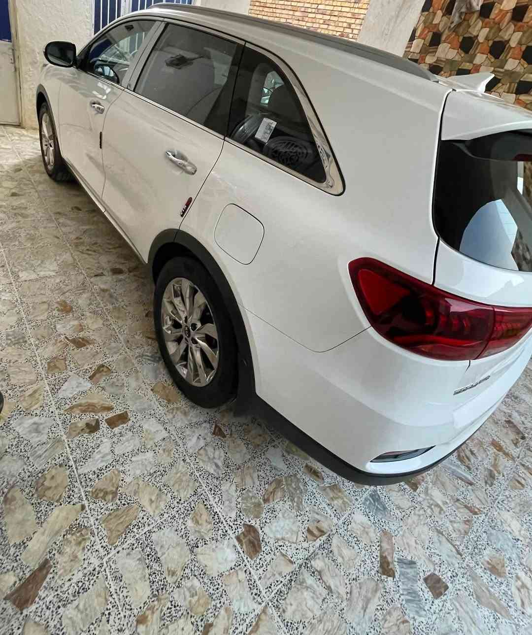 سلام عليكم سيارة سورنتو موديل 20  خليجي 6 سلندر  فول مواصفات 1/1 ماعدى البناراما رقم واسط  مميز  استخدام شخص واحد  مكفولة كفالة عامة السعر اتصل على الرقم *********** عنوان واسط

