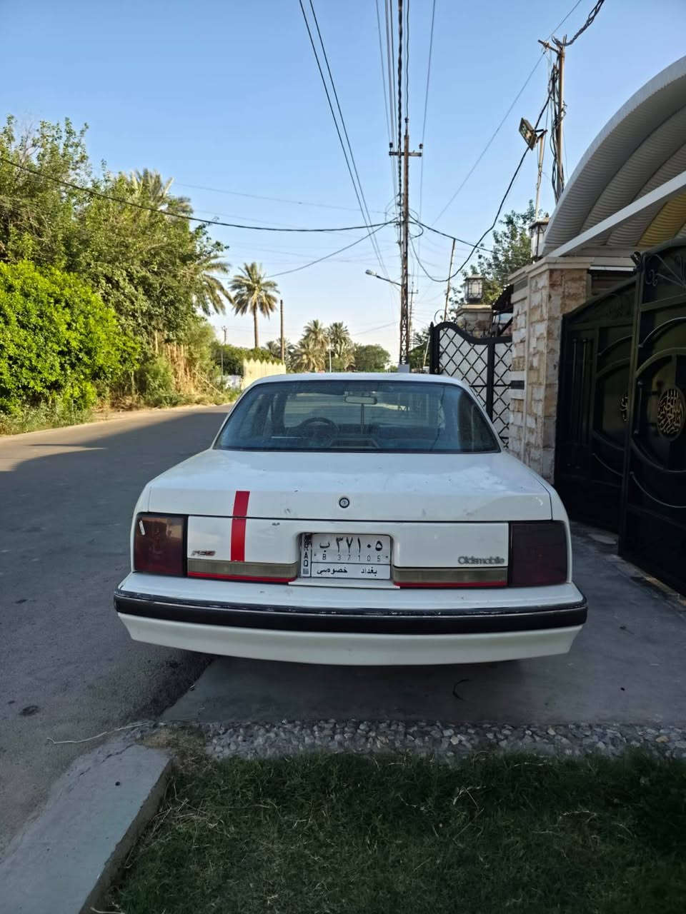 سلام وعليكم اولدز موديل 90  بيع نقد فقط
مصبوغه جماليه فقط 
كير سياره حاله جيده✅️
محرك سياره حاله جيده✅️
صدر سياره حاله جيده✅️
محرك سياره v6 3600🛫
سياره مال جناي 
ستخدام كلش قليل 
سياره شلعه معدل فول
سياره بسمي 
سعر سياره 38  بيه مجال لطيبين
للستفار ***********

