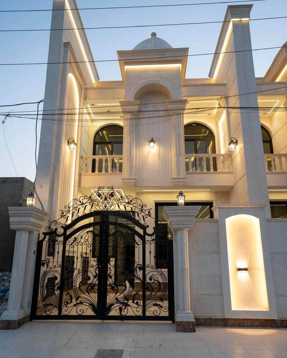 دور توين مميزة بناء درجة اولى للبيع في منطقة السيدية على شارع النخيل عرضه 30 متر ورصيف 5 متر سنة البناء 2026

مساحة الدار الواحد : 150 متر واجهة : 6 متر  
المحتويات للدار الواحد : يحتوي على 3 طوابق 
⭐️الطابق الاول : مدخلين صالة ومطبخ وهول حولي واسع وغرف نوم عدد 1 وخدمات صحية 
⭐️الطابق الثاني : غرف نوم عدد 2 من ضمنها سويتات وخدمات صحية عدد 2
⭐️الطابق الثالث : غرف نوم عدد 2 وخدمات صحية عدد 1

✨ مميزات العقار:
🏛️ واجهة ملكية: مغلفة بأجود أنواع المرمر.
📍 موقع ممتاز: على شارع عريض بعرض 30 متر.
🏰 فخامة التصميم: منطقة دبل فاليوم وسط الهول 
🔆ارتفاع السقف: يصل الى 3.75 متر لرحابة وإضاءة استثنائية.
🍽️ تشطيب راقي: جدران المطبخ مغلفة بألواح بورسلين كبيرة.

السعر :  علق بـ رقم ( 1 ) ليصلك السعر

#للاستفسار__والتواصل:::::::::

الاتصال على الارقام التاليه........
***********
***********
***********
أو مراجعه في السيديه ………….

 مكتب عبدالكريم السيديه شارع الخيزران مقابل مطعم إكليل الجبال
