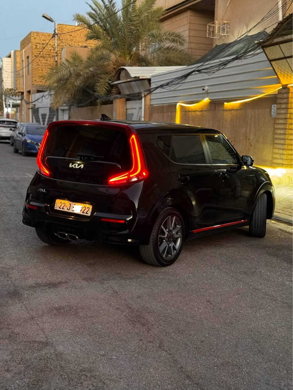 السلام عليكم كيا صول فول 1/1 1600 turbo فئة GT LINE ￼للبيع مديل 22 سيارة جاهزة وكاملة مكملة على اخر حباية رقم اربيل الجديد تريد وكالة تريد مداور حادثها موضح بالصوره حنج الجاملغ فقط بدون دواخل وبدون اي شي تخم تاير باتري جديد حدادية جديدة دهن جديد 
المواصفات
بصمة ابواب 
تشغيل عن بعد
داتا شو
كشنات تدفئة 
هيتر ستيرن
فتحه سقف
رادار خلفي
رادار امامي
كروز سرعة
ثلاث انظمة قيادة
شاشة جبيرة
وبعد كثير مواصفات والبانزين محسن والدهن فلبس
للاستفسار *********** 
مكان النجف حي الامير النجف, العراق

