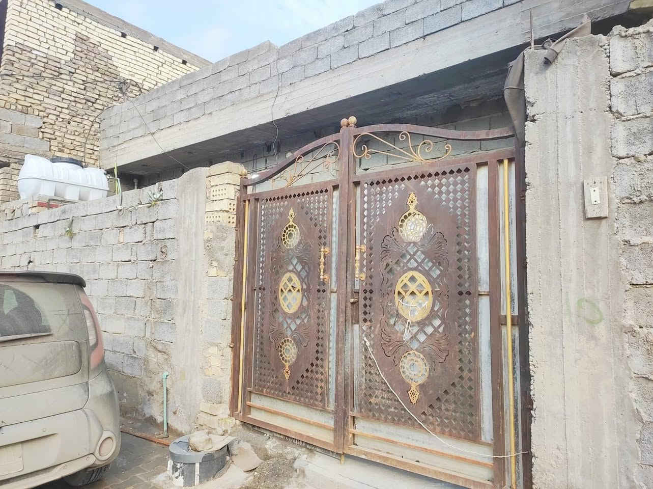 السلام عليكم بيت للبيع 100متر بلوك الشعله الدوانم ورا السجه شارع أبودراج كامله خدمات السعر 65 وابيه مجال الاستفسار ع الرقم ***********
