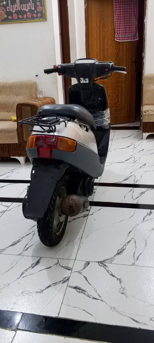 بتره فحل خطين دراجه بلكارتون كلش نضيفه مفتوحه مره وحده شرط اصلي  مكينه ناعمه خرسه شلعه تشك الكاع سرعه دك 60 كهربائيات شغاله دراجه مال جناي الياخذها يترحملي عليها السعر 325 مكان ناصريه ***********
