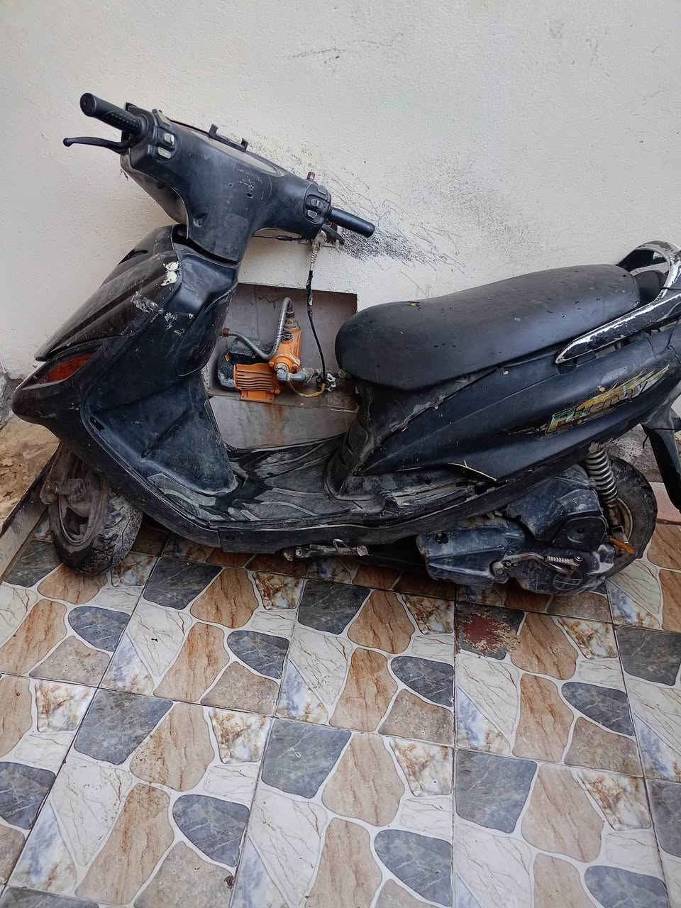 دراجات كوم حديد البيضه تحتاج بس كابريتر رايدهن ثنينهن ب 350 وبيهن مجال مكاني الحريه
***********

