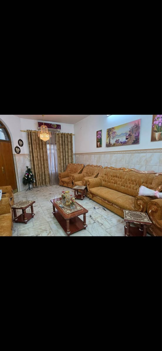 دار للبيع مع الاثاث
📍 الموقع: ابي غرق شارع الإمام الرئيسي، ثاني بيت داخل الفرع.

📐 المساحة: 150 متر مربع طابو صرف مو زراعي
يباع مع الاثاث او بدون 

🏡 مواصفات البيت:

* طارمة.
* صالة واسعة.
* مطبخ.
* كليدور.
* غرفة نوم في الطابق الأرضي.
* مجمع صحيات خارجي. ومجمع صحيات داخلي
* أرضية البيت مرمر.
* البيت نظيف جداً وبحالة ممتازة، والمعاينة خير دليل.

🔹 الطابق العلوي:

* غرفة.
* سطح.

للاستفسار والمعاينة:
📞 ***********

ملاحظة: غير متواجد على الفيسبوك، التواصل يكون عبر رقم الهاتف فقط حلة, بابل
