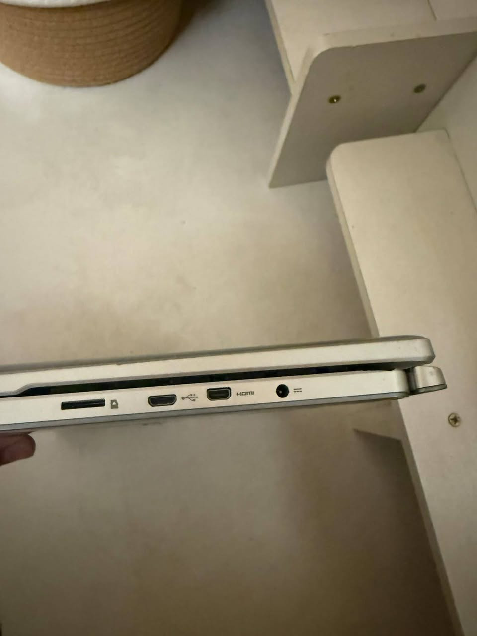 حاسبة نوع اسير المواصفات بثالث صوره والنضافه كدامكم مكفوله سعر 80 وبيها مجال مكاني بغداد رقمي واتساب***********

نص مكتوب في الصور:
- DirectX Diagnostic Tool
- System Display Sound 1 Sound 2 Input
- This tool reports detailed information about the DirectX components and drivers installed on your system.
- If you know what area is causing the problem, click the appropriate tab above. Otherwise, you can use the "Next Page" button below to visit each page in sequence.
- System Information
- Current Date/Time: Wednesday, September 16, 2026, 9:14:20 PM
- Computer Name: DESKTOP-J1OND8F
- Operating System: Windows 10 Pro 32-bit (10.0, Build 19045)
- Language: English (Regional Setting: English)
- System Manufacturer: Acer
- System Model: Aspire SW5-012P
- BIOS: V1.18
- Processor: Intel(R) Atom(TM) CPU Z3735F @ 1.33GHz (4 CPUs), ~1.3GHz
- Memory: 2048MB RAM
- Page file: 893MB used, 1075MB available
- DirectX Version: DirectX 12
- Check for WHQL digital signatures
- DxDiag 10.00.19041.3636 32-bit Unicode Copyright (c) Microsoft. All rights reserved.
- Help
- Next Page
- Save All Information
- Exit
