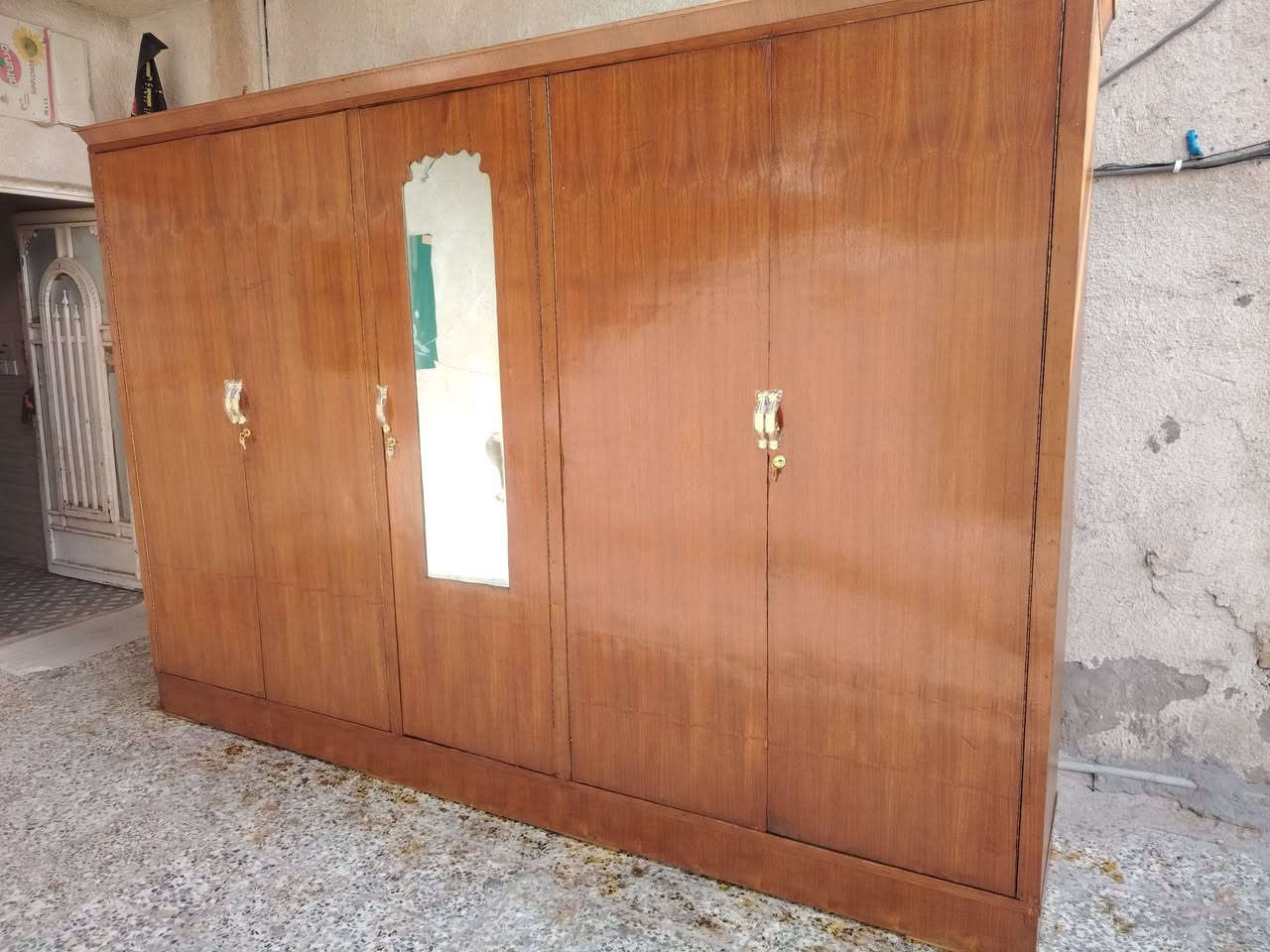 كنتور صاج • ٥ بيبان • نظيف