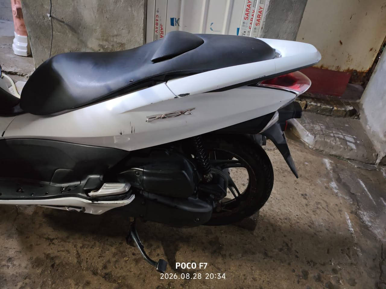 Pcx جيل اول ياباني للبيع
مكينة 125 ما مفتوحة 
كفرات بلادي
كهربائيات شغالة 
ماشية 46 
السعر  ( 750 ) وبيها مجال 
بغداد مدينة الصدر  ***********
