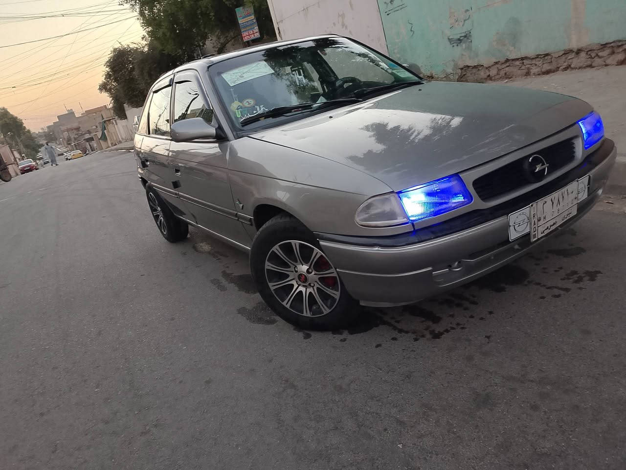 السلام عليكم استرا حجم 16موديل 93 مكينه وكير كصه ويلكب وطخم تايه نضيف ستيرن بور فتحه بسكف مسجل وطخم سماعات جديد دوشمه جديده دواير و دوسات و السقف مطوز جماليه توحيد لون كهربايات شغاله السعر 40 بيها مجال شرط التحويل العنوان الموصل ايمن ***********//  ***********
