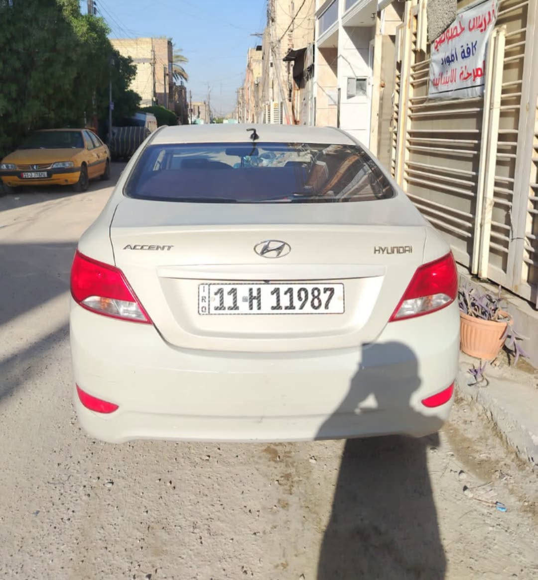 أكسنت 2006خليجي 
لا مضروبة ولا مبدل شيء
فقط صبغ بالدعامية الخلفية
المحرك 1400
إذا أكو مراوس بعد أفضل
ماشيه 98 الف 

⭕️ السعر سوي تعليق رد فوري
 
مكاني: بغداد الشعب
رقم صاحبها: ***********

