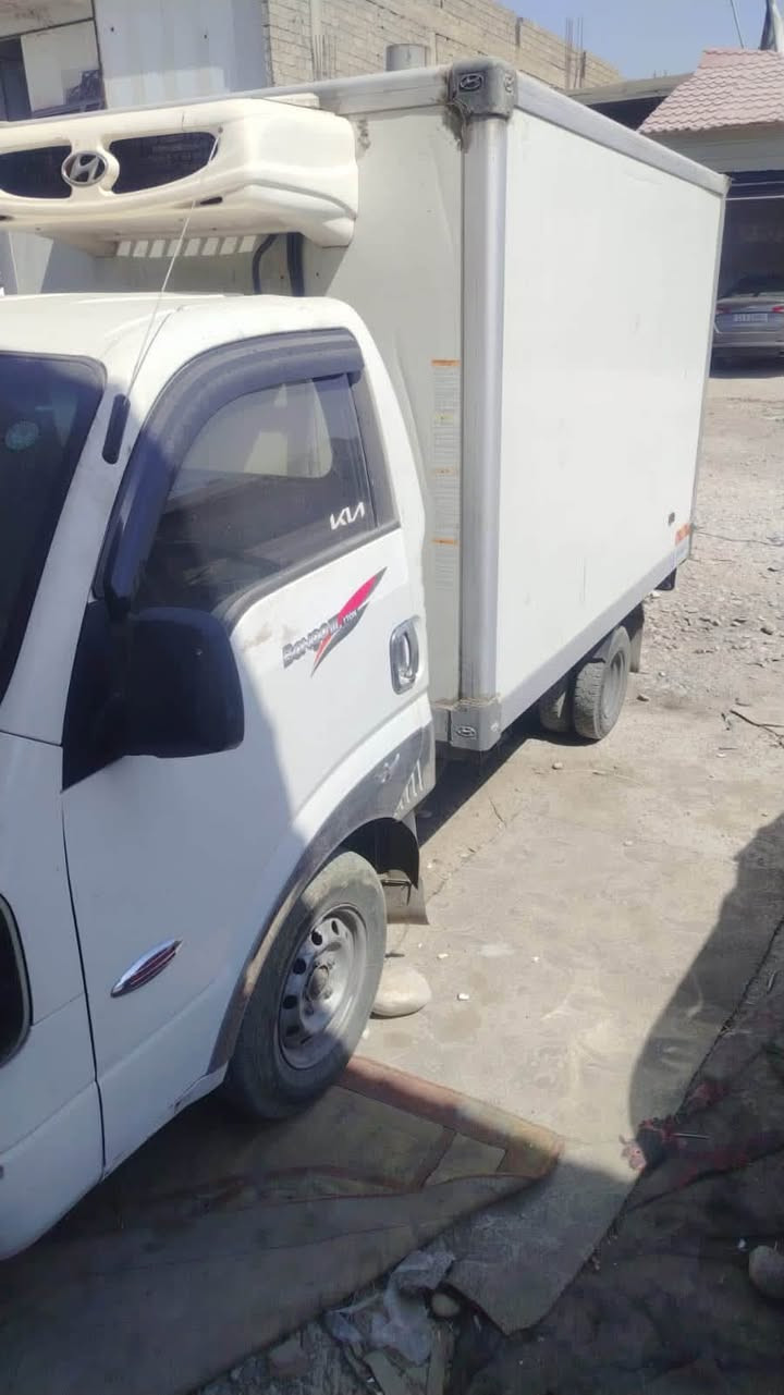 کیابەڕاد
مۆدیل٢٠٠٨
مەکینە ٣٠٠٠
بەڕاد تەجمید بەشەرتی ناقس ١٥
سەیارەکە تەنیا بۆنیتی بەبیلادی گۆڕاوە 
تازە مەکینەی گۆڕدراوە
هەمو قەلبی بەشەرت 
سەنەویی تا ٢٠٣٠نوێە 
سعریی ١٢٥وەرەقەو معامەلە 
***********
