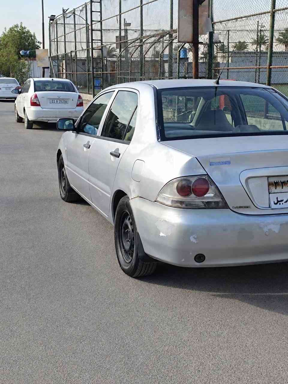 السلام عليكم 
للبيع لانسر بومه 2007
مكينة 2000
كير ومكينة وتبريد بشرط
بيهة منظومة غاز
صدر جديد باتري جديد تخم تاير جديد
بيهة قطعتين صبغ اثر جراد بدون ضرر
رقم اربيل سنوية ساقطة وعليهة غرامات تنزل من السعر 
السعر 64 وبيهة مجال 
مكاني بغداد
***********
