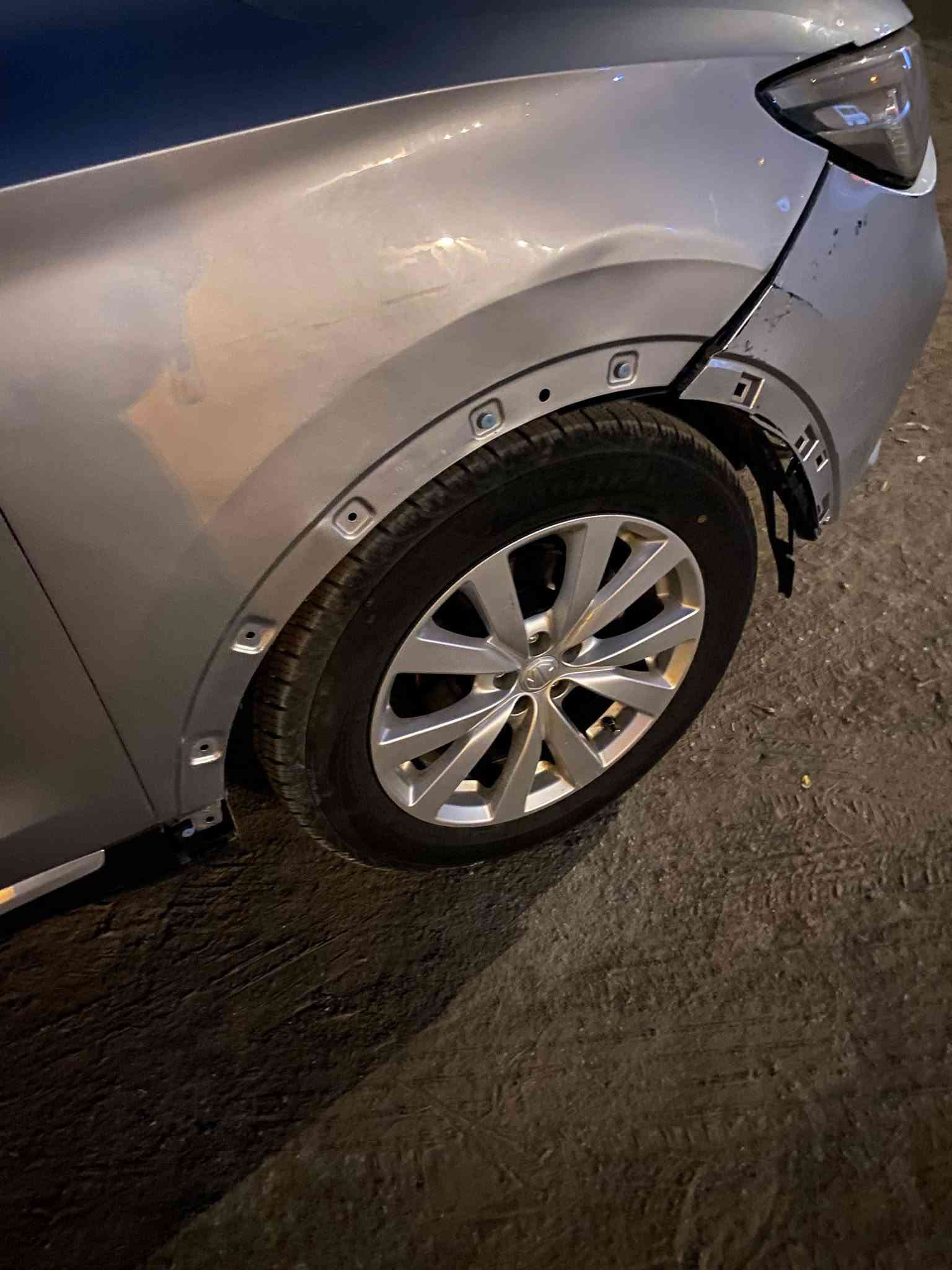 السلام عليكم
Mg / zs
للبيع موديل 2024
السياره بدون صبغ بدون حادث بس طخات بسيطه 
ما بيها أي نواقص
بسمي تحول مباشر ثاني يوم 
رقم بغداد 
محرك ١٥٠٠ تنفس طبيعي
تحكم ستيرن جهتين
كامره خلفيه 
هاند بريك كهربائي
اشاير بالمري
كير اوتوماتيك 
بيها منظومه غاز
سعر البيع 110$ وبيها مجال بسيط للشراي
مكان السياره بغداد / التاجيات قرب دائره مرور التاجيات
للاستفسار الاتصال على الرقم 
***********
