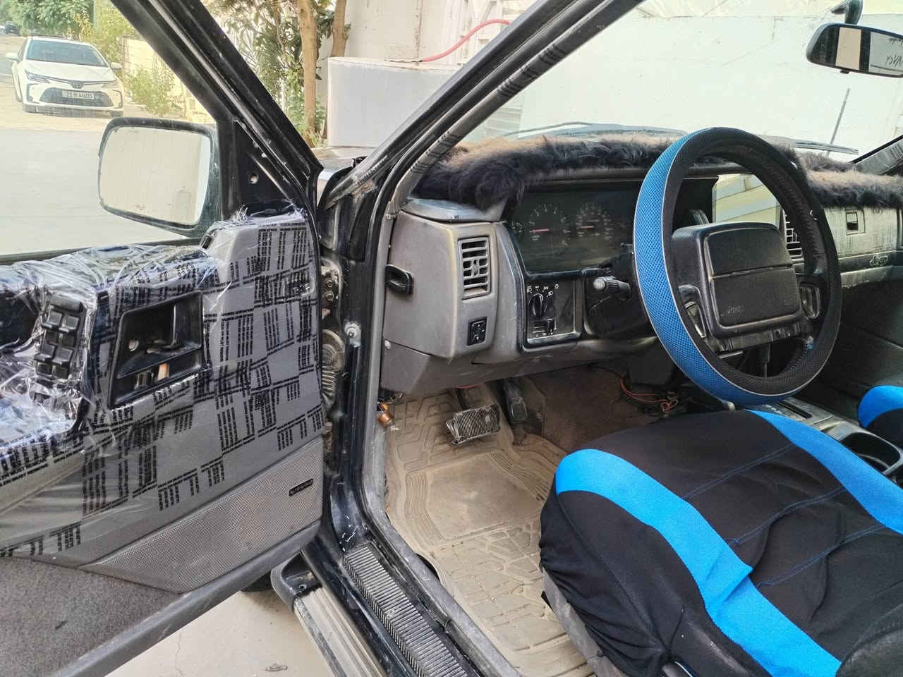 ***********  جيب موديل ۹۳ محرك كير جيب ٦سلندر تبريد شغال تايرات جديد محرك وكير نظيف شرط التحويل سعر37$مكان سليمانية
