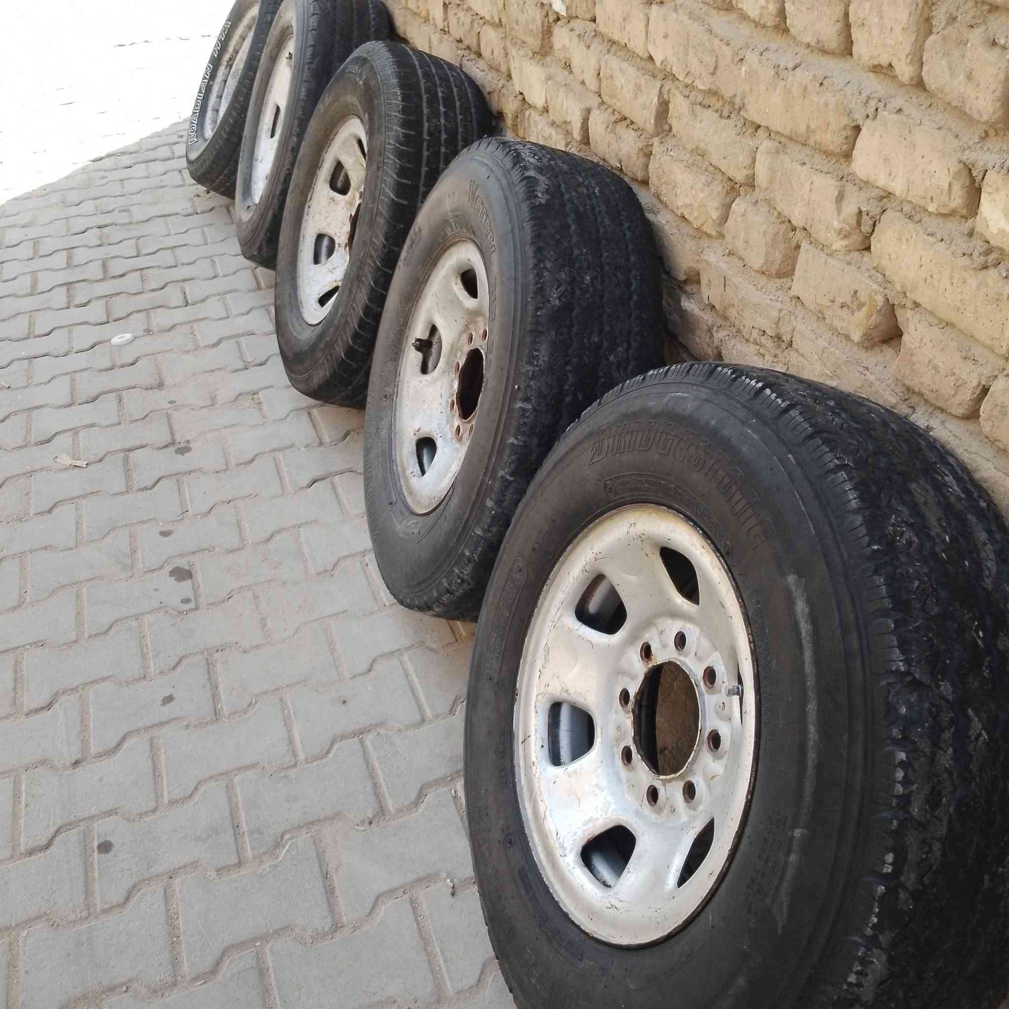 السلام عليكم
خمس تايرات ويا الوياله مال بهبهان 8 برغي 16 نص عمر وياله جدد بغداد شعله رقم ***********
