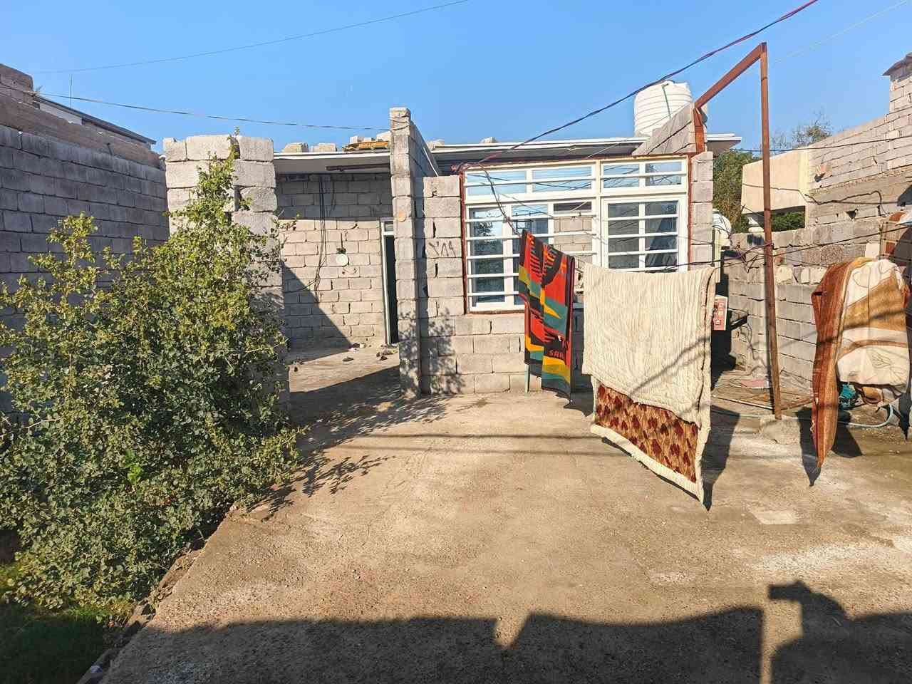 دار للبيع ركن يتكون من غرفتين نوم صالة ستقبال مطبخ حديقة عنوان دور نواب الضباط على شارع ستين مساحة ٢٠٠م السعر خاص***********
