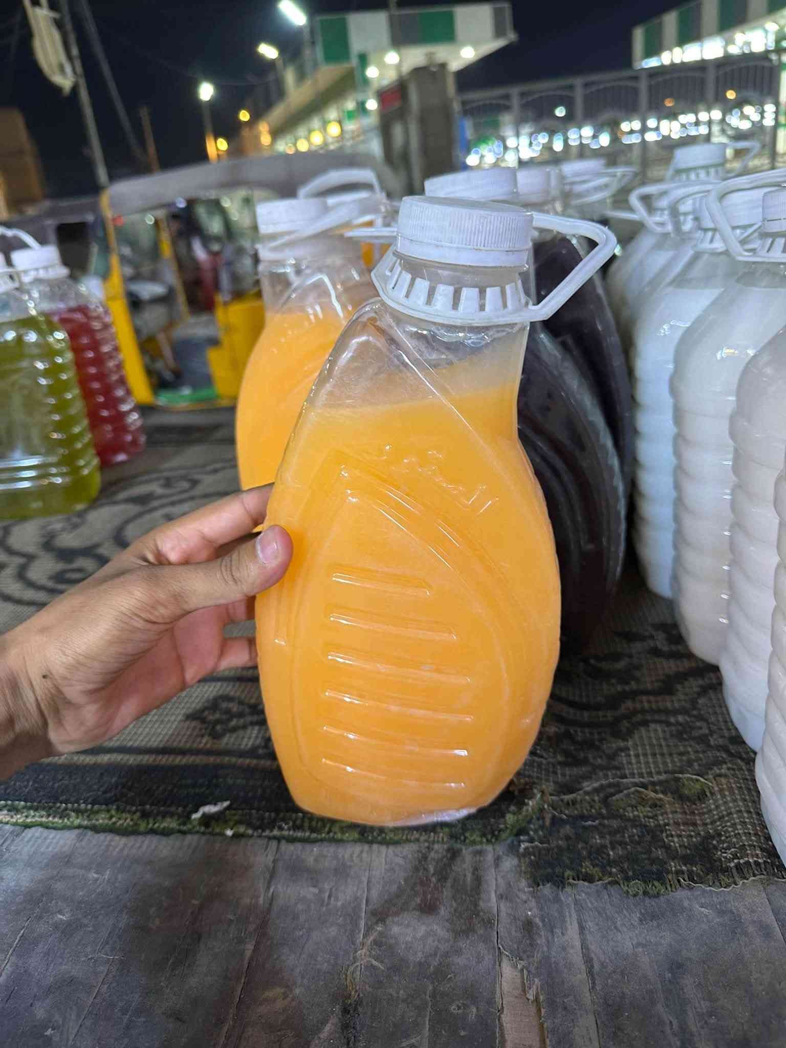 سلام عليكم كلشي  بلمنشور  سعره 1250 توصيل مجاني رصافة فقط 
 
1_ زاهي 2 ونص لتر  زاهي ثخن ورغوه وعطر
2_ معطرات 2 لتر عام 7 انواع 
3_مزيل الدهون 1 لتر 
4_قاصر ابيض 2 ونص لتر
5_ فلاش منظف حمامات وتوليت وزال جميع ترسبات 
6زاهي من ٢ لتر الى 80 لتر  
حجز واتساب ***********

نص مكتوب في الصور:
- fashion Plastic Family Beautiful 100%
