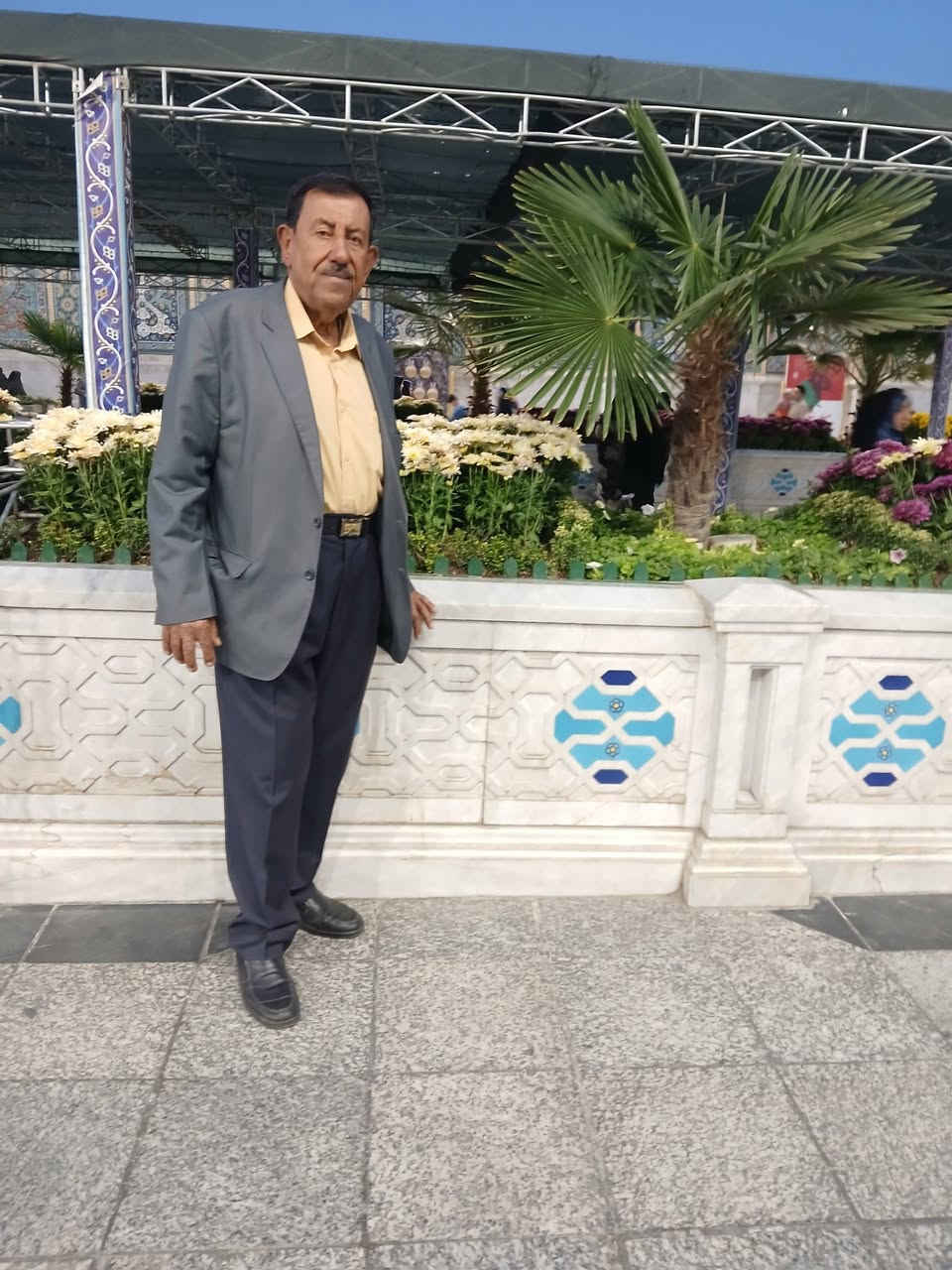 اللهم صل على 
     محمد وآل محمد
سفره إيمانيه نموذجيه سياحيه 
يعلن مكتب انوار الرضا ع عن سفرته النموذجيه جوا وبرا والبرنامج كالآتي/
الذهاب من مطار بغداد جوا إلى مشهد والبقاء في مشهد 6 أيام ٥ ليالي مع ٣ وجبات طعام مع المزارات والسياحه في مشهد ثم الذهاب إلى قم بالقطار لزيارة سيدتي ومولاتي قاطمه المعصومه ع والمزارات والسياحه فيها والمكوث فيها ٣ ايام  بليلتين بدون طعام والرجوع الى العراق باصات vip السياحيه مدة السفره 10 ايام تشمل النقل والمنام والمزارات والسياحه مع 3 وجبات طعام في مشهد وبسعر 400 الف دينار موعد الرحله يوم 8/25  للإستفسار الإتصال على الرقم /***********
لسنا الوحيدين لكننا المتميزون خادم زوار الرضا ع الحاج حادث الحاج راضي العبدلي

