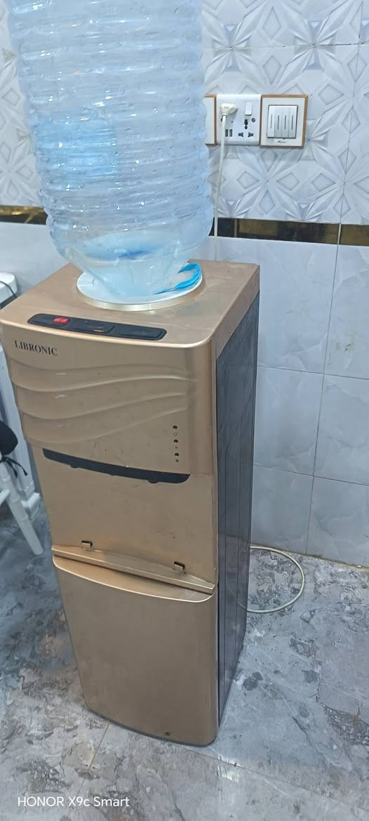 براد ماء للبيع ماء حار بارد شرط تفحص اله تاخذه بسعر ٦٥ الف للتواصل ***********
