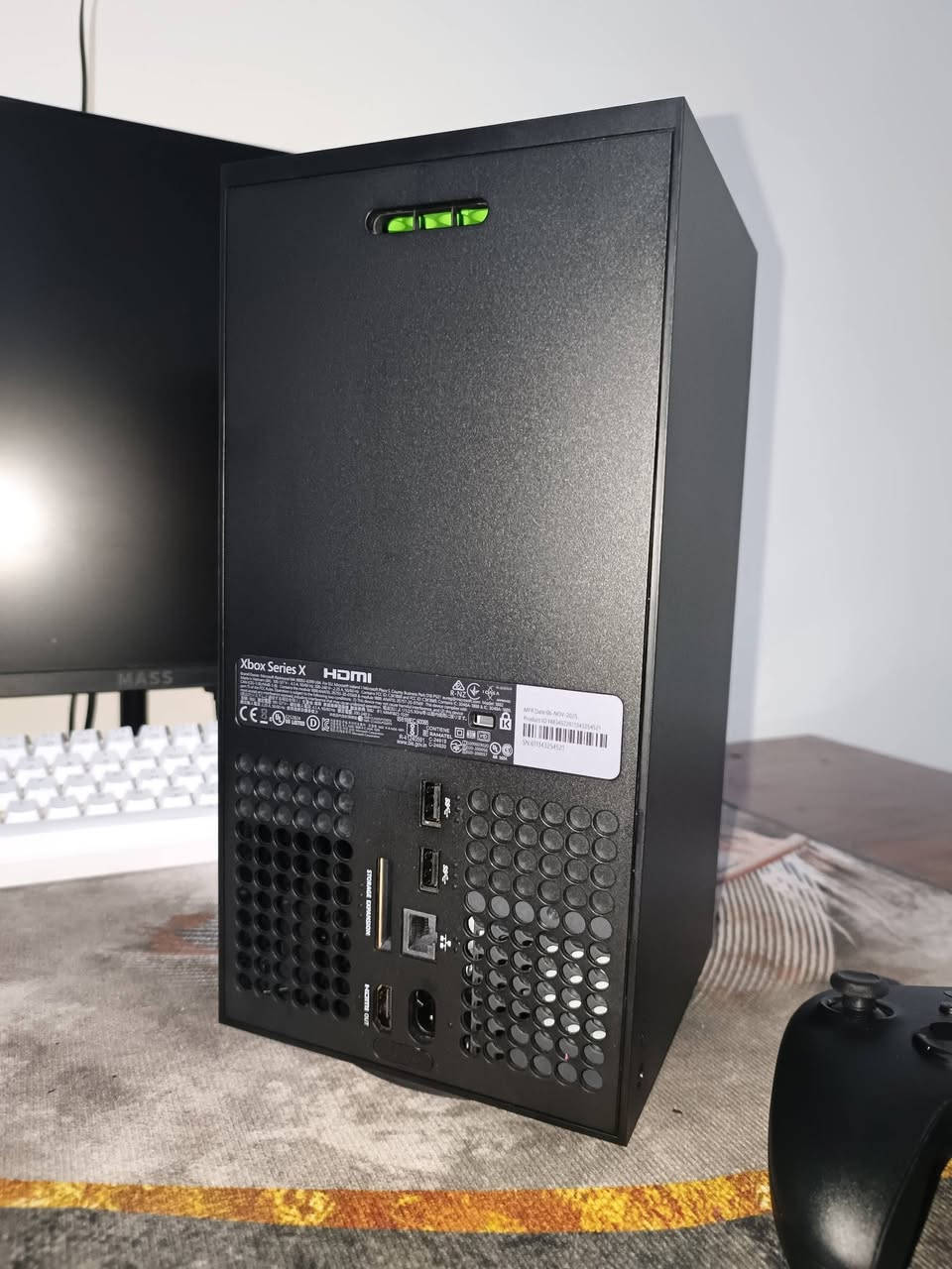 🔥 للبيع Xbox Series X إصدار 2025 🔥
‏
‏جهاز Xbox Series X إصدار 2025 لوك استيكر استخدام شخصي خفيف لمدة قصيرة (حوالي شهر ونص فقط)، نظيف وما بيه أي مشاكل نهائياً.
‏✔️ إصدار 2025 (واحد تيرا)  
‏✔️ الجهاز شغال 100% بدون أي عطل
‏✔️ نضافته 100%
‏✔️ مع جميع الملحقات الأصلية (كنترولر + أسلاك + كرتون)
‏✔️ مفعل بي كيم باس التمت باقيله 30 يوم
‏✔️ موجود وصل شراء (فاتورة)
‏✔️ استخدام خفيف جداً جداً
‏📅 شراء حديث جداً
‏💰 السعر المطلوب: 870 ألف دينار بي مجال 
‏    
‏📍 البيع داخل كركوك / تسليم يد بيد
‏📞 للتواصل: *********** متاح واتساب
‏سبب البيع: عدم التفرغ
