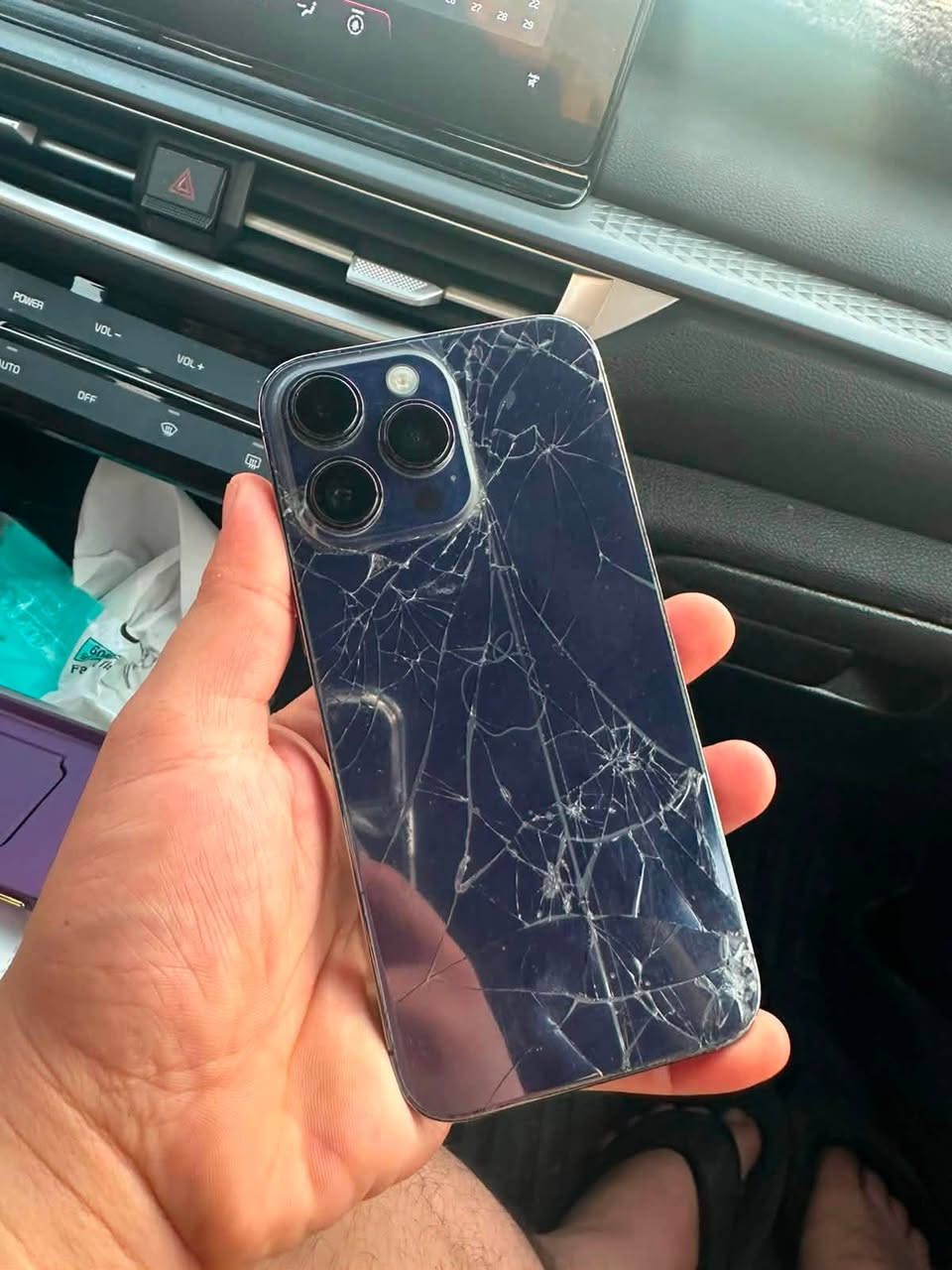 سلام عليكم
iPhone 14 Pro Max
ايفون ١٤ برو ماكس 

مبدل شاشه اصليه  150الف
بطاريه 76
وظهر مكسور  
ذاكره 256
تك سيم وضايف بيه شريحه اكترونيه صاير دبل سيم 

سعره 525
عنوان موصل 

***********
***********
