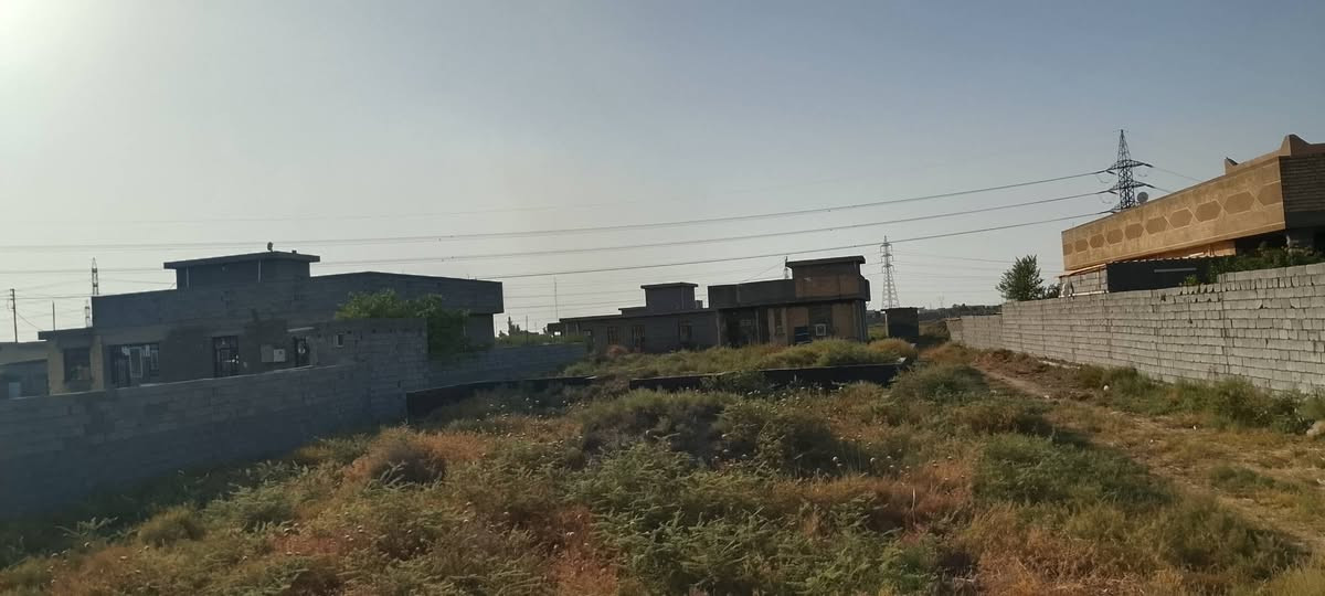 قطعه ارض للبيع في المساره مقابيل مدرسه الفجر  الارض تحتوي على  اساس بيت350متر وكرسته شباك
مساحه الكليه 1500متر الاستفسار والاتصال ***********
قطعه ارض للبيع في المساره مقابيل مدرسه الفجر  الارض تحتوي على  اساس بيت350متر وكرسته شباك
