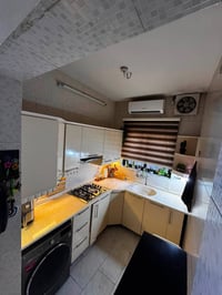 عندي كاونتر مع طباخ للبيع خشب Hdf داخل و خارج وكله مغلف من الداخل والخ...
