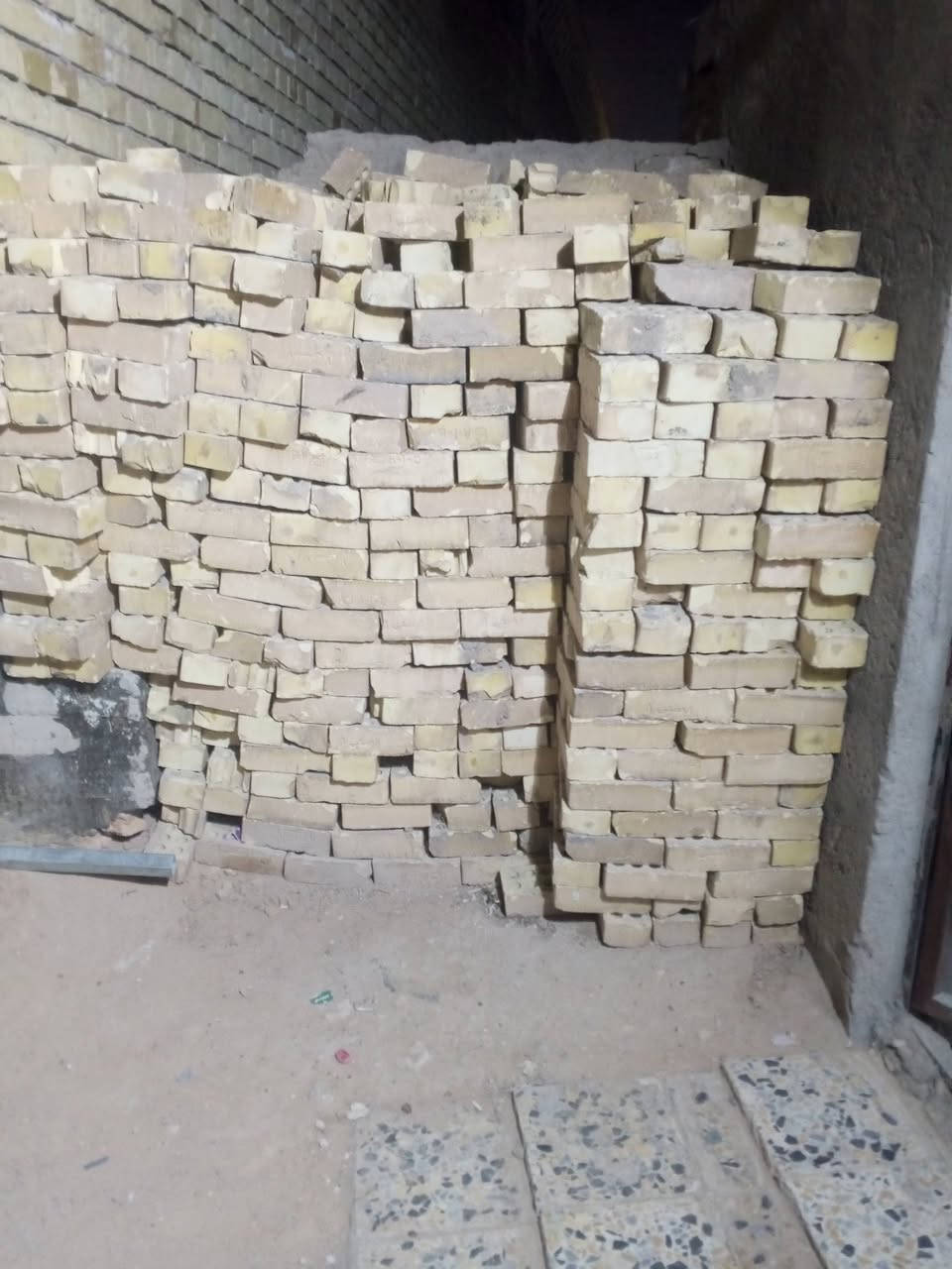 سلام عليكم اخوي عندي تقريبن 1500الف اونص طابوق مستعمل ايراني نضيف يرهم اعكاده اوبناي منضفات اوجهزات حته مصطريهن كبل حمل وخذ مكان نجف كوفه السعر بلاش 150الف كلهن. ***********
