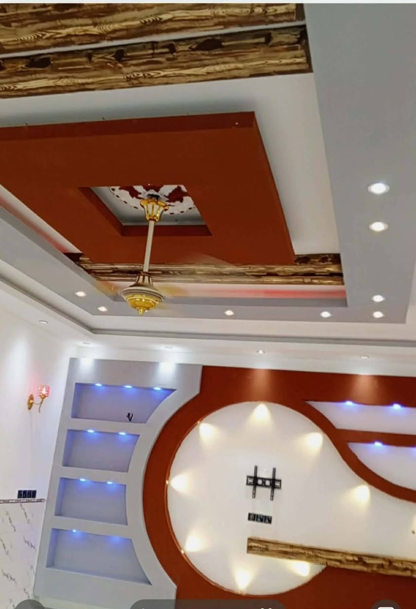@إشارة 
بيت للبيع طابقين في بابل حصوه يبعد عن حولي الحصوة 400 متر واجهة 10 ونزال 25 المساحة الكلية م 250 متر بناء هندسي حديث مي وكهرباء فول حديقة وكراج بي وسطح شتايكر السعر 175 مليون ومطلوب اسكان 42 مليون ينزل من سعرة قسطهن 221 الف بالشهر السعر نهائي من الاخير قفل لاستفسار الاتصال ***********
