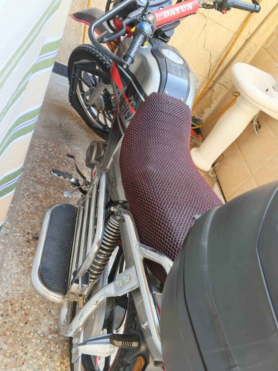 ديوان هانتر • ٢٠٠ • ٢٠٢٥