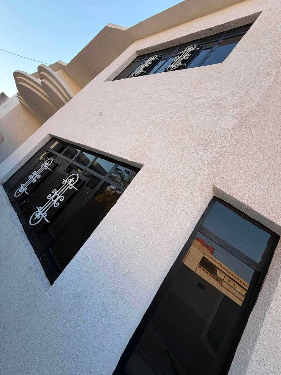🏠 إعلان بيت للبيع في خانقين - منطقة بانميل
تفاصيل العقار:
 المساحة: 280 متر مربع
البيت ركن صاير
 الموقع: خانقين / حي بانميل
 البناء: (قاطين)
التقسيم الداخلي:
 الطابق الأول:
 غرفة نوم
 صالة واسعة
 استقبال
 مطبخ
 مجموعات صحيات
 الطابق الثاني:
 3 غرف نوم
 صالة
 مطبخ
البيت قيد الانشاء باقي 15يكمل 
 حوش 
 صحيات داخلية وخارجية
📞 للتواصل والاستفسار:
***********
***********
