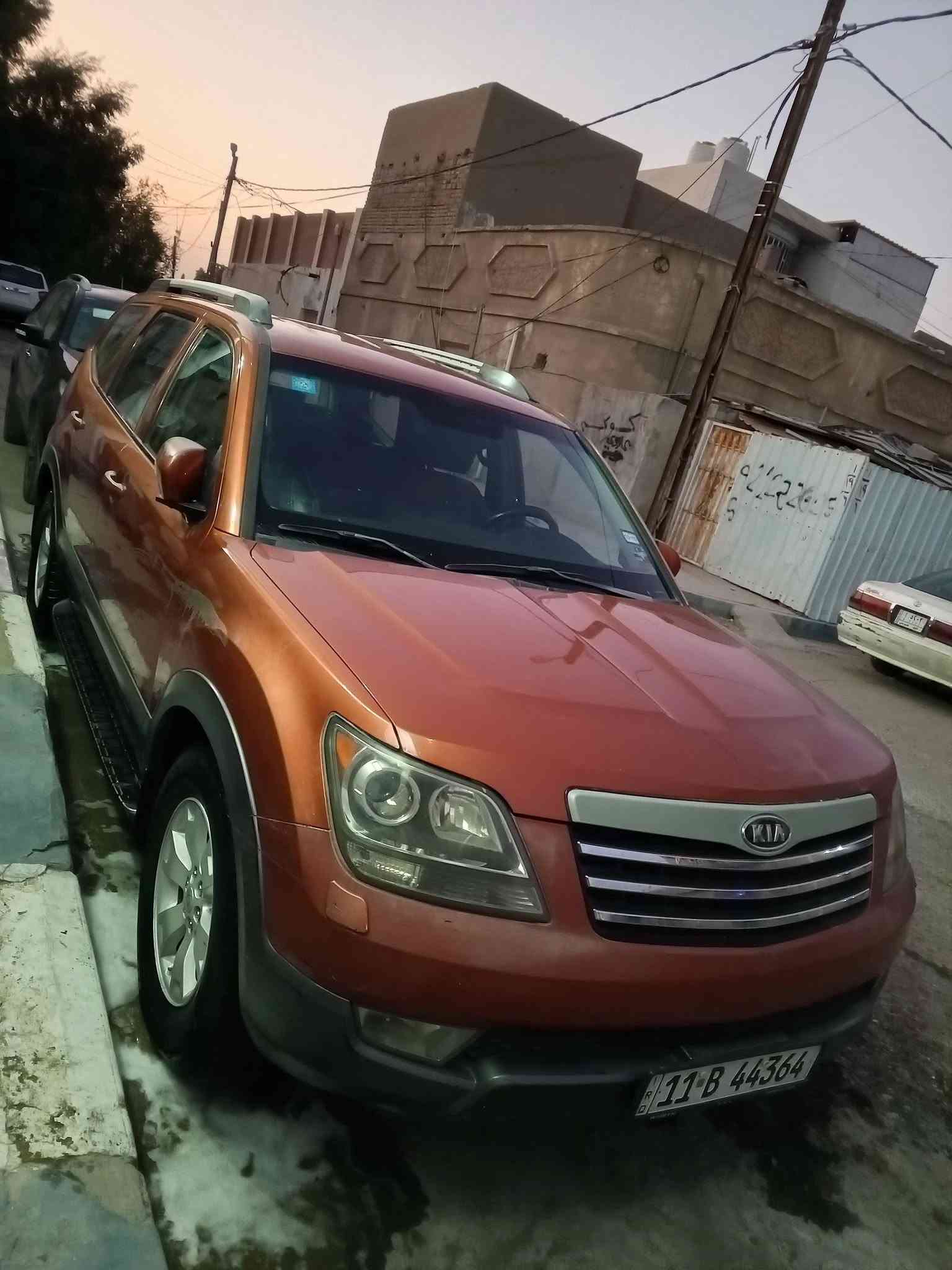 السلام عليكم كيا مهافي للبيع موديل 2009وارد امريكي السياره جاهزه تبريد شغال قطعتين السياراه 7راكب رقم بغداد بسمي السياره مو دفع رباعي السياره مكفوله كفاله عامه جاملغ صبغ وربع البنيد والباب جهت السائق صبغ فقط العنوان الديوانية المركز السعر 120ورقه 
رقم الهاتف ***********
