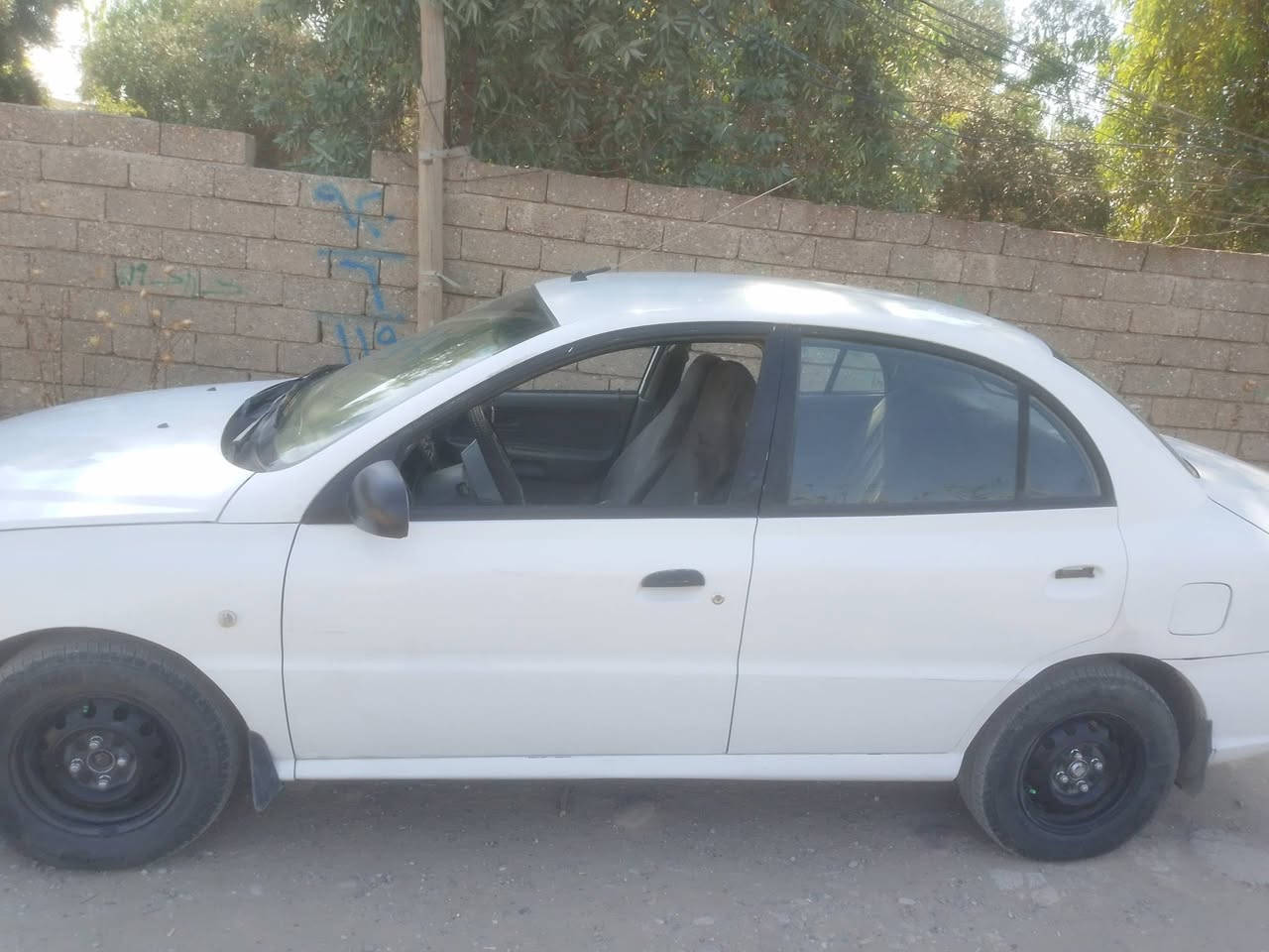 كيا ريو موديل 2007
السعر 40 وبيها مجال 
شرط الوكالة والتحويل 
الهاتف ***********
