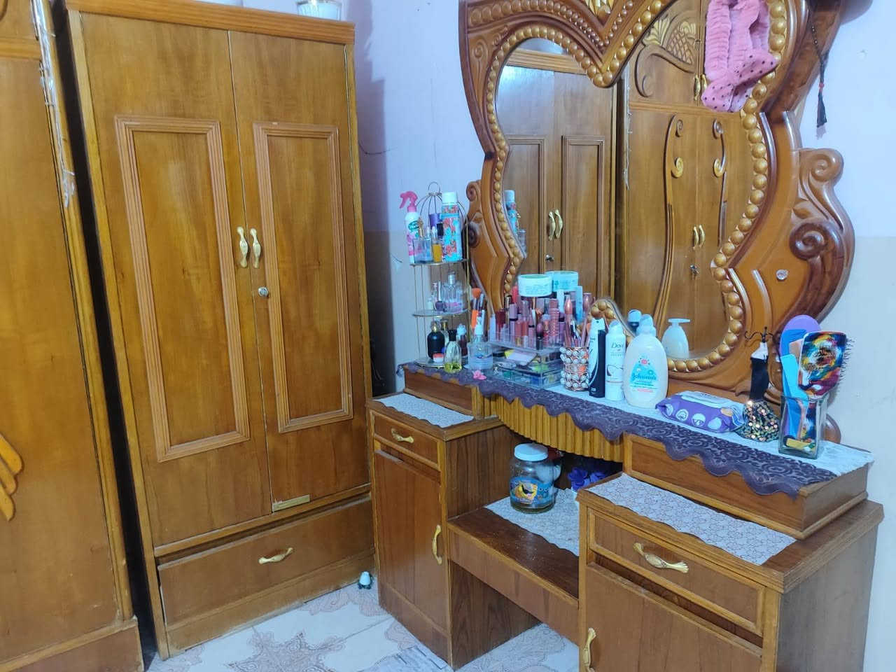 سلام عليكم غرفة نوم صاج ثقيل ونضيفه حيل سعر 950 الف وبيها مجال وكو توصيل ***********
