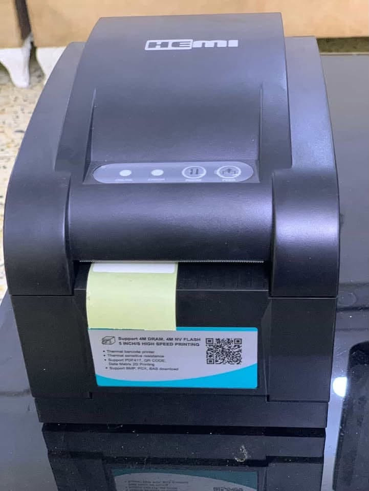 السلام عليكم
استعملته اسبوعين وعزلت مشروعي اخذته بمليون وكسور 
سعره900قفل ممكن انزل 10 20 اكثر لتدخل 
عنوانه لغداد
متواجد ماسنحر 
واتس ***********

جهاز نقطة بيع (POS System) الكل في واحد، بشاشة لمس مدمجة مع كمبيوتر داخلي، مصمم لإدارة المبيعات في المحلات 

🔹 مميزات جهاز HEMI POS:
 1. شاشة لمس 15.6 بوصة تسهل إدخال الأوامر.
 2. جهاز All-in-One (لا تحتاج كمبيوتر منفصل).
 3. تصميم احترافي مناسب للمحلات والمطاعم.
 4. يدعم جميع ملحقات POS (طابعات حرارية، قارئ باركود، درج كاش).
 5. منافذ متعددة تسمح بربط أكثر من جهاز بنفس الوقت.
 6. يعمل على أنظمة تشغيل مثل:
‏ • Windows 7 / 10 (أكثر شيوعاً مع برامج الكاش).
‏ • Linux (إذا كنت تستخدم أنظمة مفتوحة المصدر).

🔹 الملحقات 
.طابعه فواتير حراريه 
.طابعة بار كود
.قارئ بار كود وايرلس

