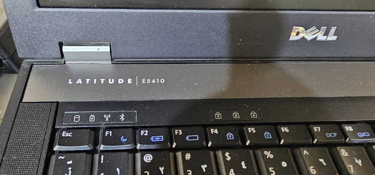 حاسبة دل للبيع نضيفه و شغاله عوزه بطارية هارد ssd سعر ٨٠ الف 
تفيد للدراسة والتصفح وطباعه 
تفحص و تاخذ 
للاتصال واتساب ***********
