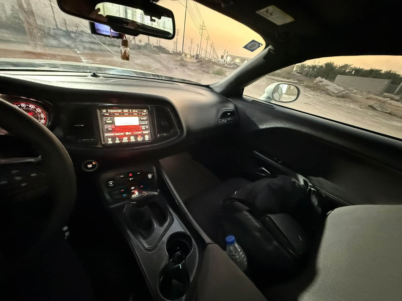 * 🚗 الموديل: Dodge Challenger 2015
* 🔰 الفئة: SXT 
* ⚙️ المحرك: 3.6 لتر V6 Pentastar
* 🔧 القير: أوتوماتيك 8 سرعات
* 🛞 الدفع: خلفي RWD
* ⛽ البنزين: بنزين عادي 
  * 🚗 الحادث: ￼جاملغ الخلفي 
 * صبغ عام بدون تغير لون 
*تبريد تدفئه شغال 
*حداده جيد جيداً 
سنوية ب اسمي 
المكان البصرة - شارع القرنة -هوير 
السعر 128 ورقه وقابل للتفاوض😊
رقم الهاتف /***********
