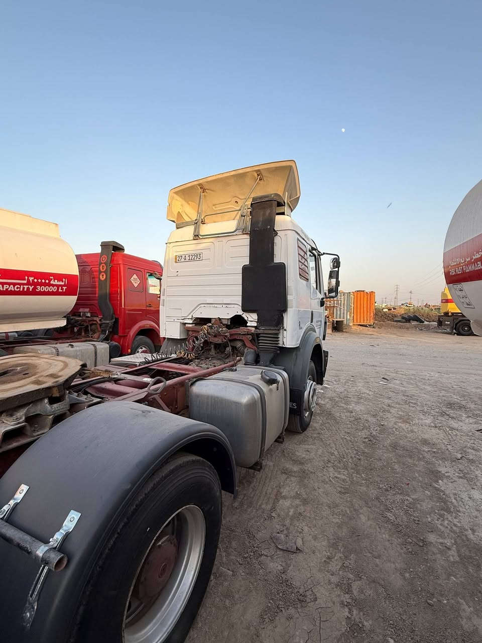 سلام عليكم من رخصت مدير الاكروب البي للبيع *********** السعر ٢٤٥ ورقة مربوطة قاطرة ونصف مقطورة وحوضية وقود
