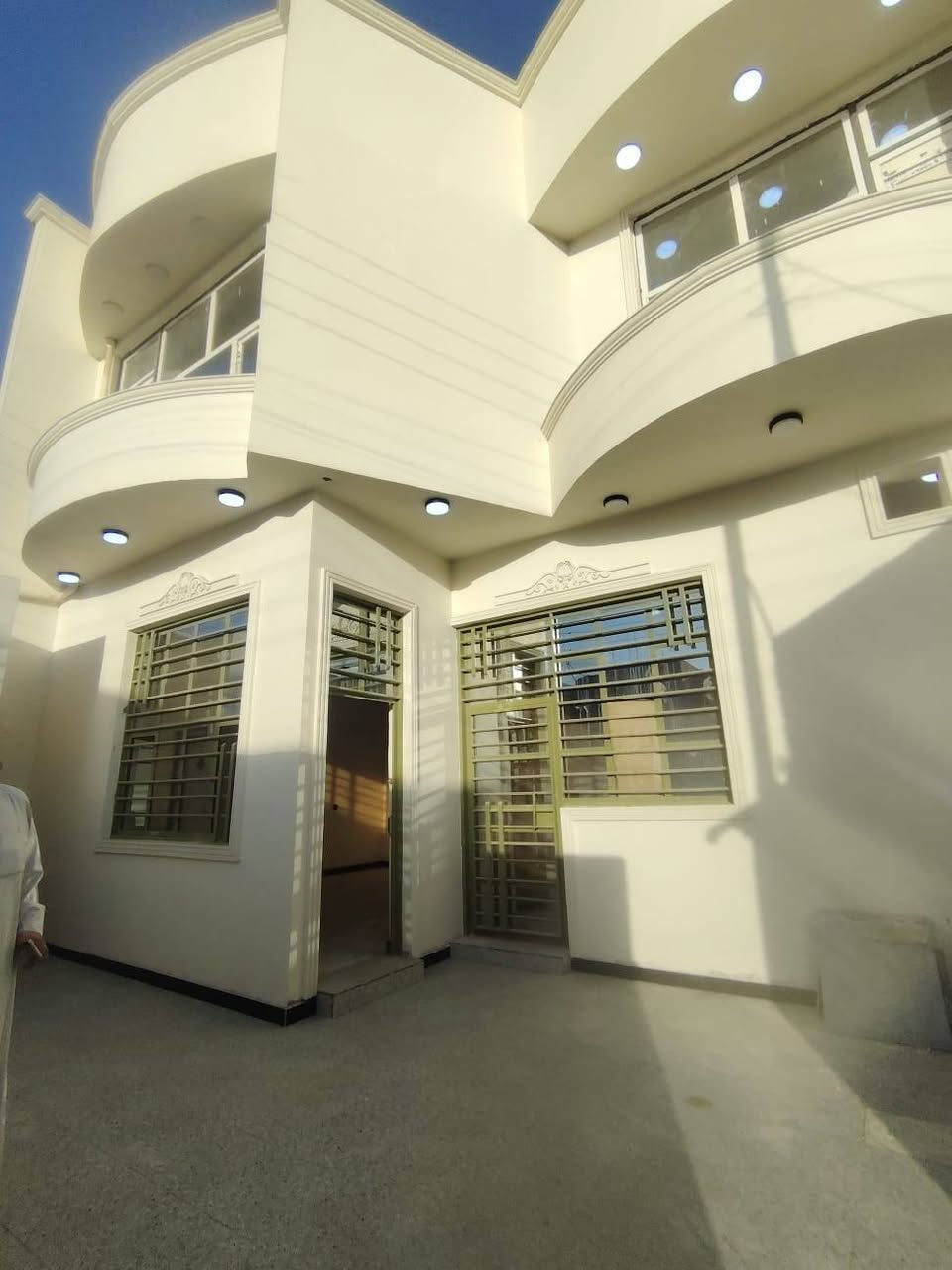 🏡 بيت طابقين للبيع – فرصة مميزة في أبي الخصيب 🏡

📐 المساحة: 200 متر
📜 الطابو: زراعي باسم عراقي – سند 25

✨ مواصفات البيت:
🔹 6 غرف نوم
🔹 صالتان
🔹 مطبخ
🔹 صحيات داخلية وخارجية
🔹 كراج سيارة
🔹 البيت جاهز للسكن وفارغ

💰 السعر: 160 مليون دينار عراقي
✅ يوجد مجال للتفاوض الجاد

📍 الموقع: البصرة – أبي الخصيب – مهيجران – قرب مدرسة شمس

📞 للاستفسار: ***********

🌟 نستقبل جميع العروض العقارية في أنحاء البصرة 🌟

#عقارات_البصرة #ابي_الخصيب #بيت_للبيع #عروض_عقارية #البصرة
