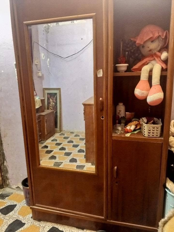 السلام عليكم غرفة للبيع طابقين
السعر خاص.           ***********
