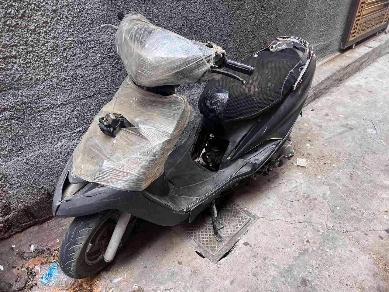 للبيع دراجه ماكس 140 ابيع كوم حديد يعني تجي تحمل وتروح لاتكلي شبيه مابيه طلعت بيه وطفت قبل يومين 150 وبيه مجال الاستفسار ***********
