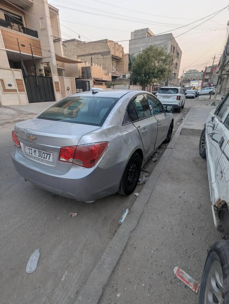 سلام عليكم للبيع فقط شوفر كروز موديل 13 وارد امريكي مكينه 1800 دوش بدون صرف ولاتبخير كير اوتو تبريد شغال تخم تايرات جدد سياره بسمي مشروع وطني رقم انكليزي جديد بغداد وهزه جديده وسنويه جديده حادثه بنيد وجاملق امامي بدون دواخل مبدلات فقط جارده سياره يحتاج صبغ عام وبيهه ضربه بل باب طخاهه ابوتكتك طخه خفيفه فقط وعفته ماسويته مستعجل علا بيعته سعره 60 وبيهه مجال مكاني بغداد المشتل رقمي بي وتساب *********** بشرط تحويل السياره
