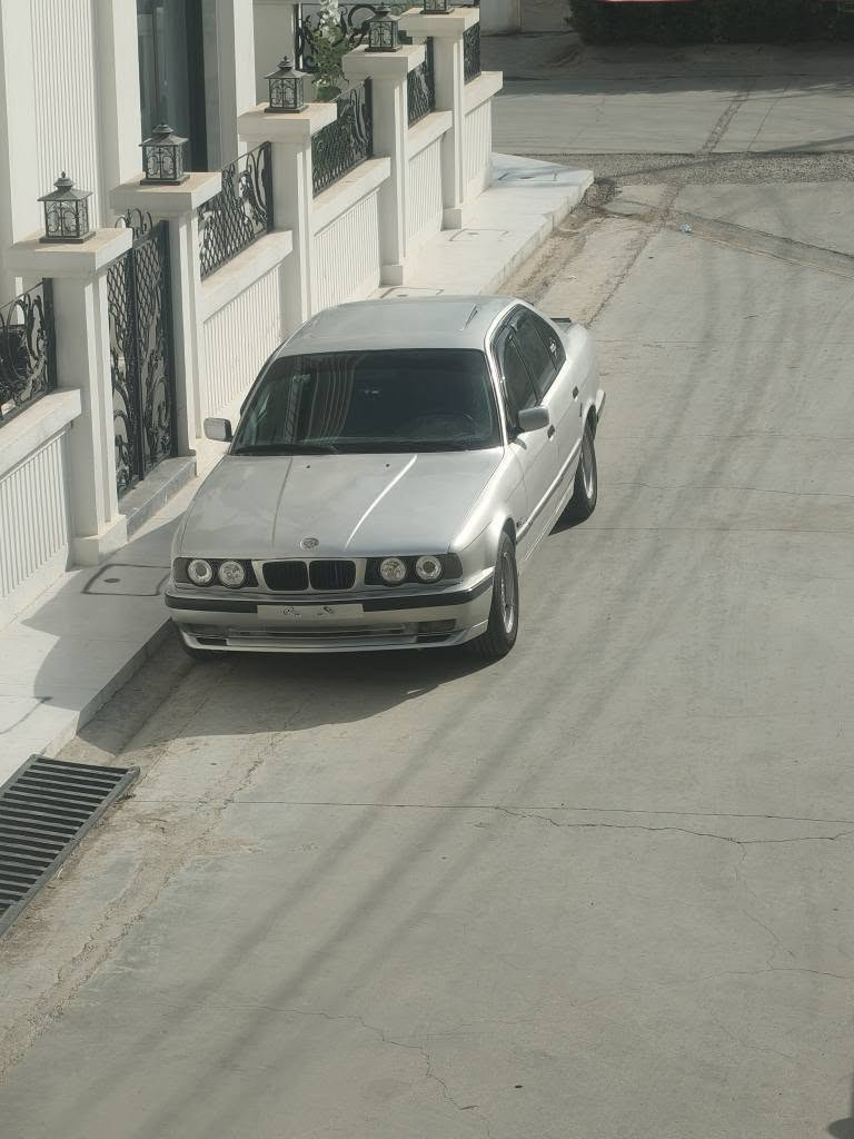 سلام عليكم bmw مديل 1994 سلفر مشروع وطني بطاقة بنزين فول بس گير عادي محرك 525 بلاد محرك 25 شرط  گير شرط تخم تاير جديد حدادية امامي خلفي جديد سيارة مال بيت بطارية جديد تحويل ثاني يوم 2028 ينتهي صلاحية برداد بواب ممشدود صفر جام كهربائي ضربة طرف سايق بس تكمة سعر 43 
رقم ***********
*********** الحويقة, كركوك
