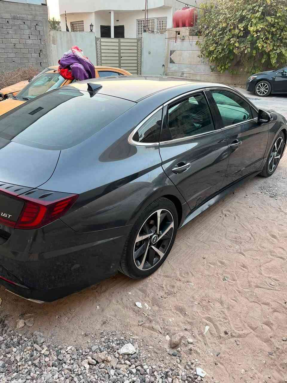 سلام عليكم سياره سوناته موديل 2021 سياره فول مواصفات ماعده تنته وصورت ضربه مالته موجوده ضربته جاملق وداعميه وشويه من البنيد سياره بيه خيط تبخير سياره معوقين بعد سنه وتصير حره تحويل مباشر ثاني يوم محرك 1600 سياره جاهزه من كلشي ماعده تبخير سنويه بعده ما منتهيه 
العنوان البصره ***********
