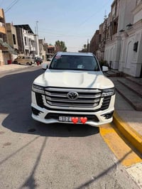 لاندكروز • ٢٠٢٥ • ماشيه ٢٨ الف كيلو