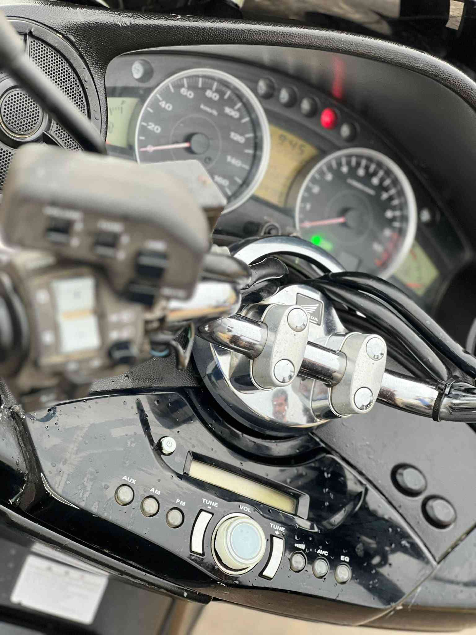 سەرەتا بەنای خوای گەورەو میهرەبان
فۆرزا 010 بۆ فرۆشتن
54kmڕۆشتوە
مۆدێل 2010 تەرجیل بیلادی 
چوار مۆدی لێخۆرین 
گێڕەکانی هەمووی ئیشەکان 
تازە ڕۆن و فلتەری گۆڕاوە ڕۆنی مۆتۆڵی دەرەجە یەکی تێکراوە
کارەبایی و هەمووگیانی بەشەرت 
مەکینە کەپس لایت زینۆن
سعری 11 گەڵا
شوێن چەمچەماڵ
***********وەتسیاپ 
***********ڤایبەر
