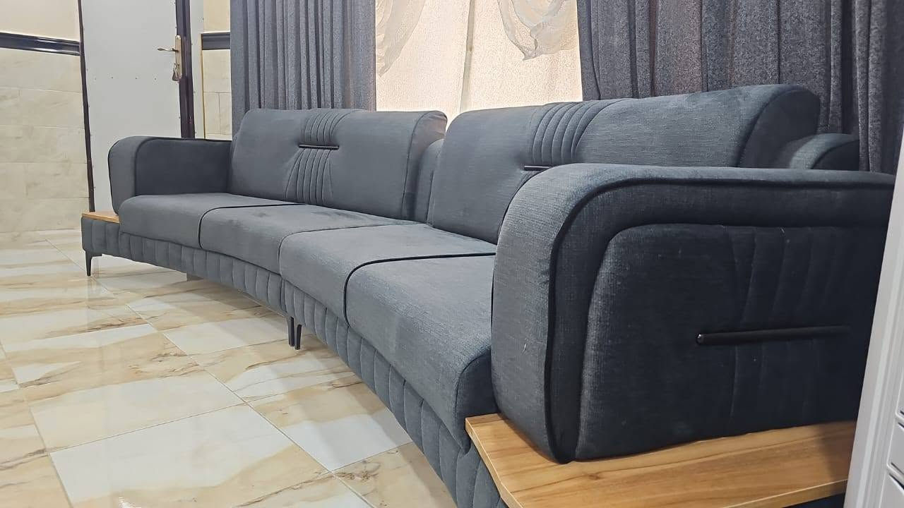 سلام عليكم
للبيع وياهن مساند وكوشايات دائريه والبرده وياهن 
السعر 3 مليون للأستفسار ***********
